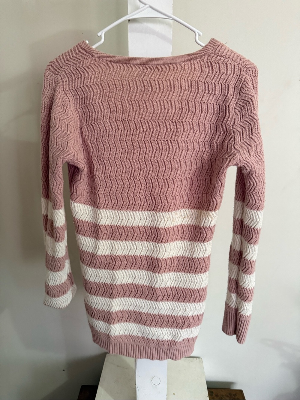 GUESS Sweater - Picture 6 of 8